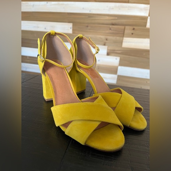 Halogen Criss Cross Block Heel Sandal Mustard Yellow SZ 7 Leather - Picture 1 of 8